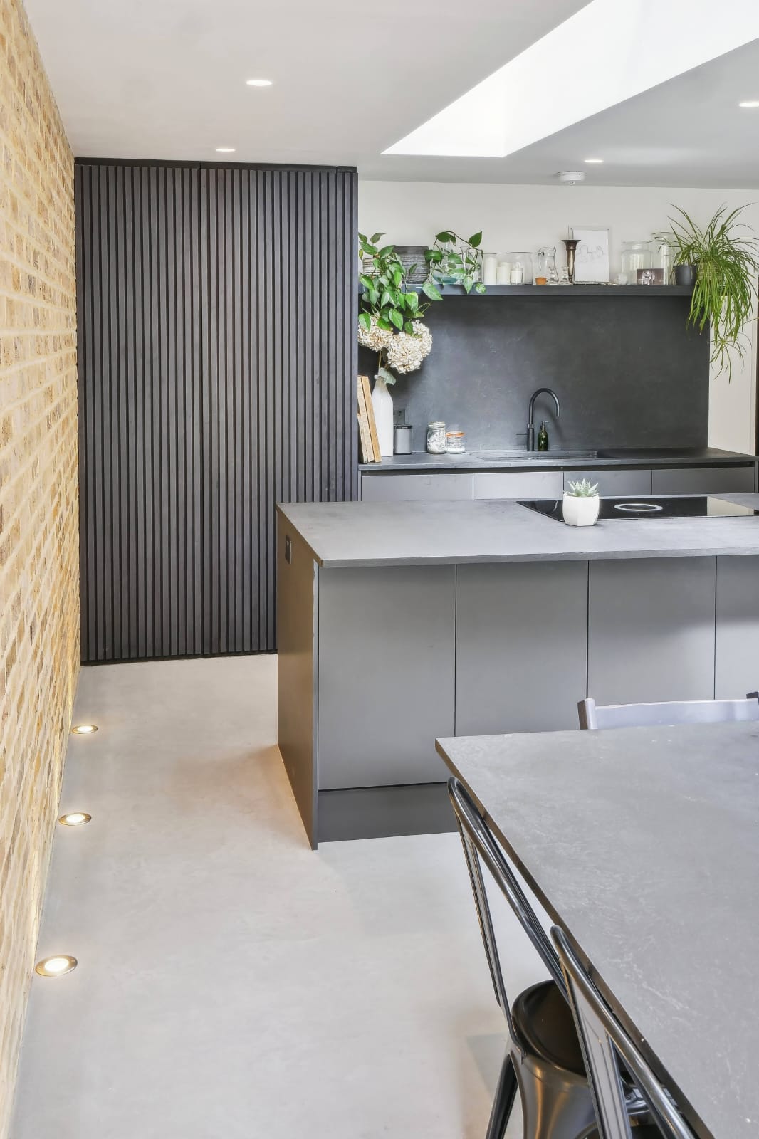 microcement-finish-surface-ferri-interiors-london_69ee6c12-1bc7-490f-bdb8-0c5647b3ac1b Microcement kitchen island worktop & floor by C Ferri Interiors, London
