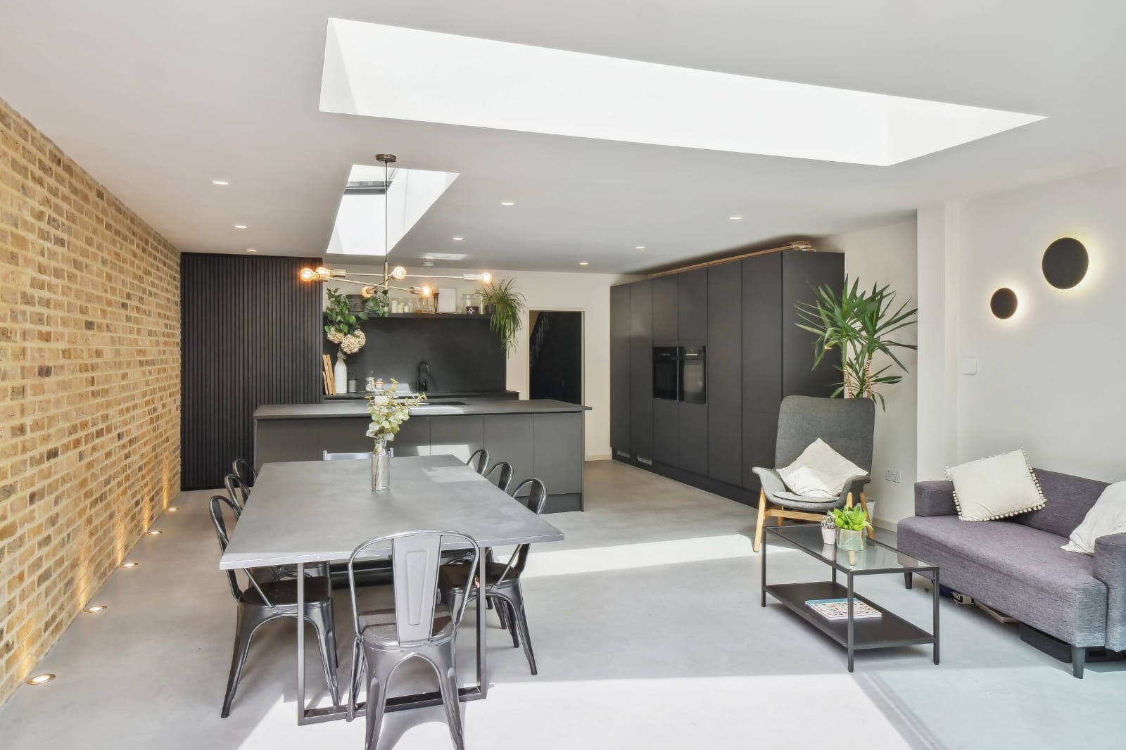 microcement-finish-surface-ferri-interiors-london_da4fc888-5fc2-4cd0-aaf9-596074c35b2b Microcement kitchen island worktop & floor by C Ferri Interiors, London