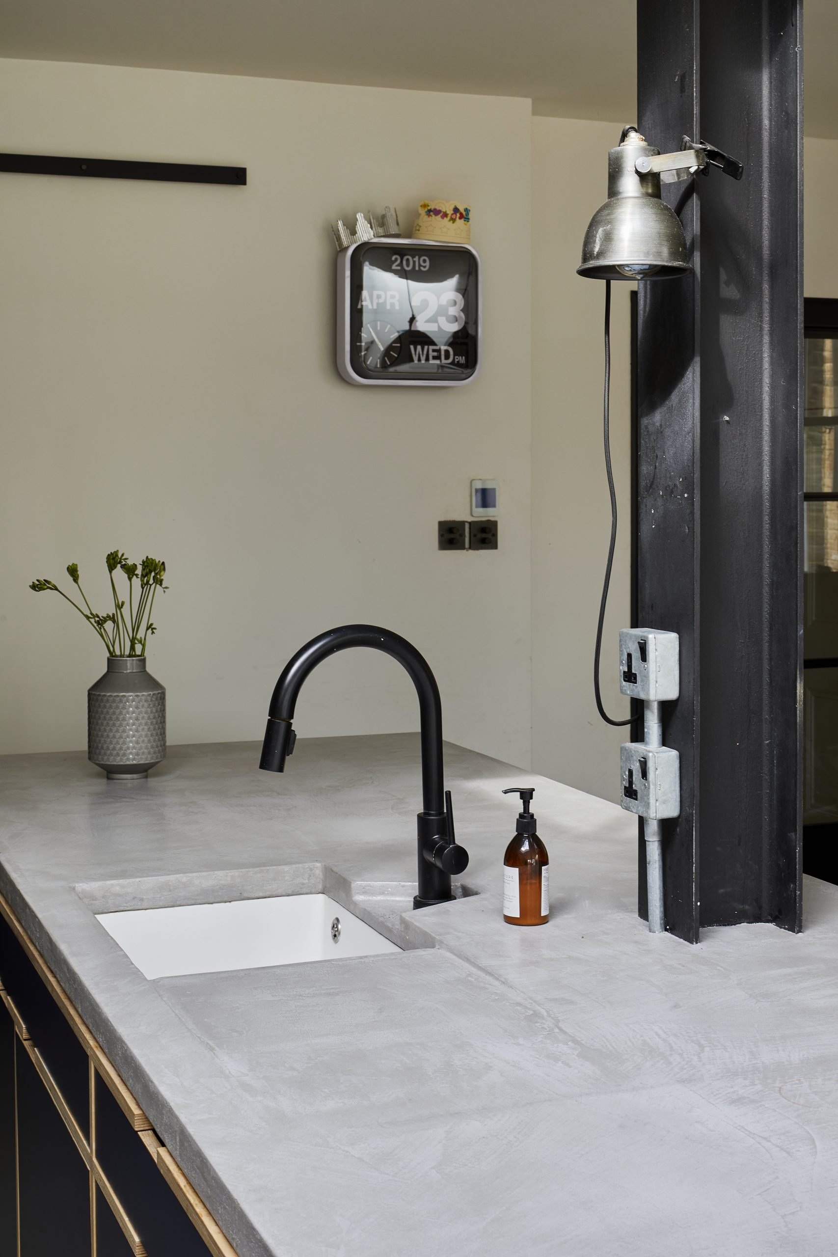 microcement-kitchen-worktop-beckenham-c-ferri-interiors-london__A7A0184 Microcement kitchen island worktop by C Ferri Interiors, London
